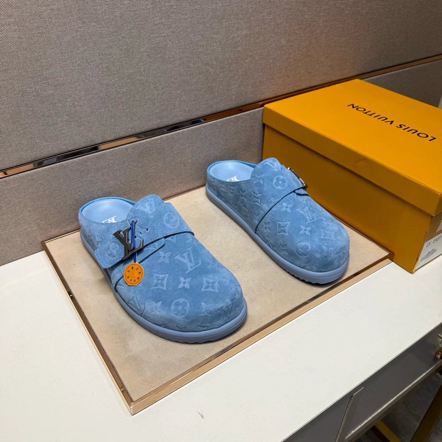 Men's men's shoes 💰pp540 [LV～] Men's casual half slippers 2025z cabinet sales simultaneously 🔶Size: 39-44 #️⃣ 🔷4 colors🔜The upper is made of multi-material splicing ➕Genuine leather lining, comfortable and breathable, sole: original comfortable and wear-resistant outsole, ⚠️Real thing📱Photographed🎬The real thing is better📢📢📢
